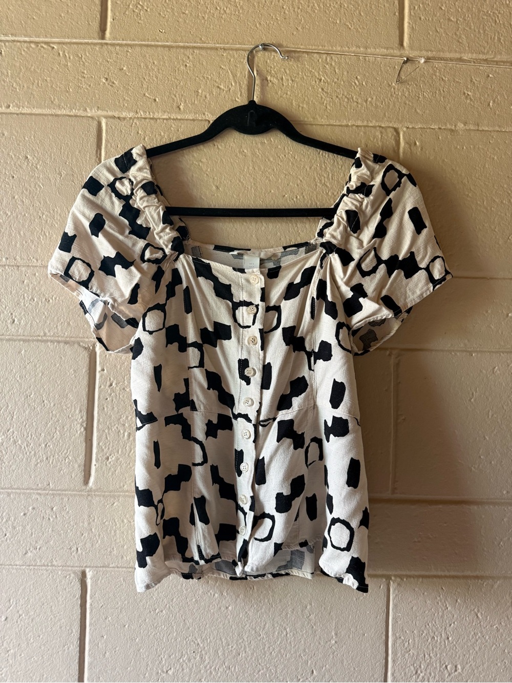 H&M Black and White Puff Sleeve Button Front Blouse